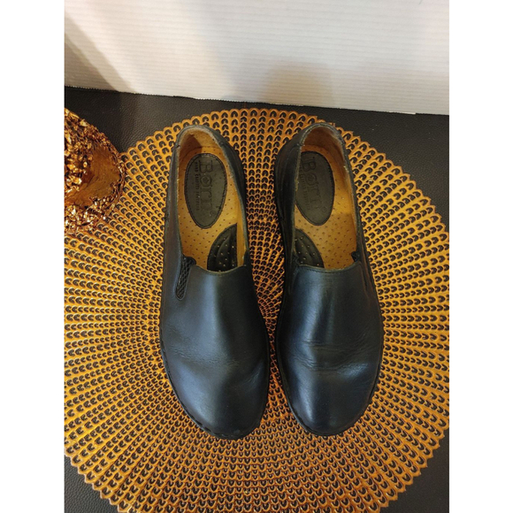 BORN Size 8.5 - Picture 2 of 5